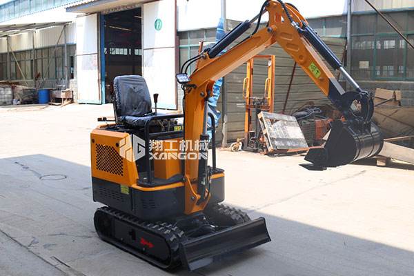 小型挖掘機(jī)